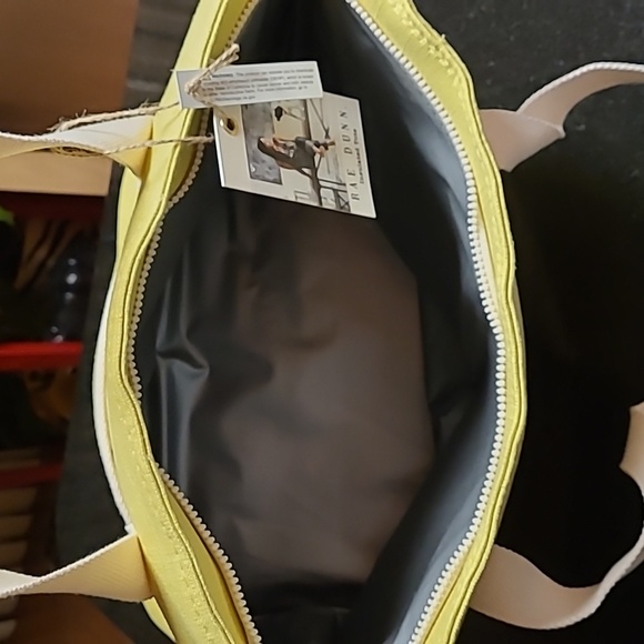 🐝Rae Dunn Bee Kind Insulated Tote - Picture 4 of 9